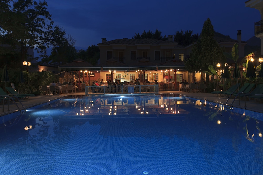 Perdikia Beach Hotel 8/44