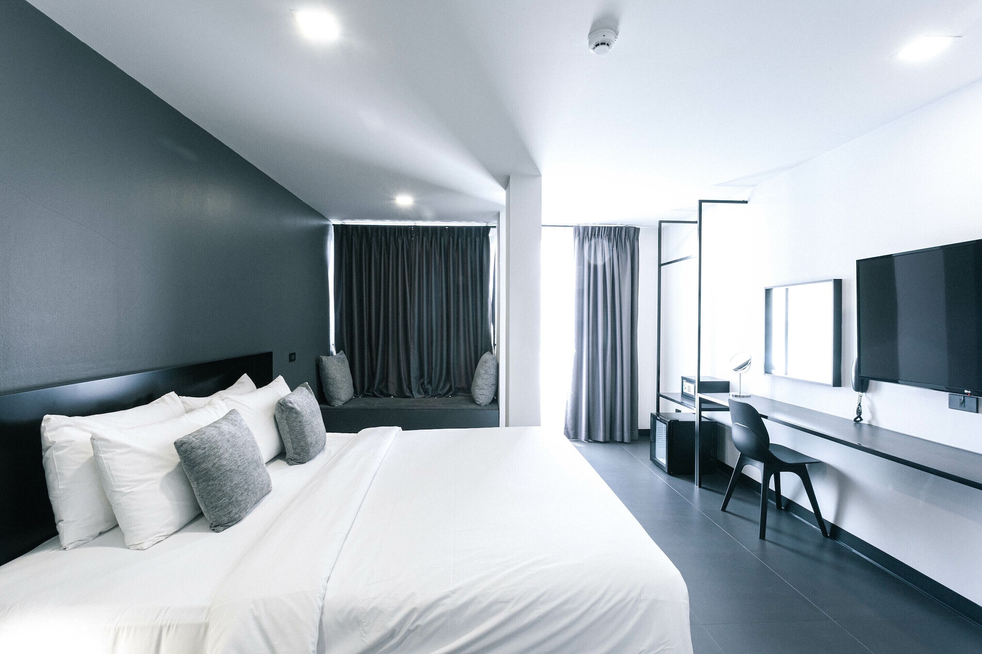 STANDARD, KING BED