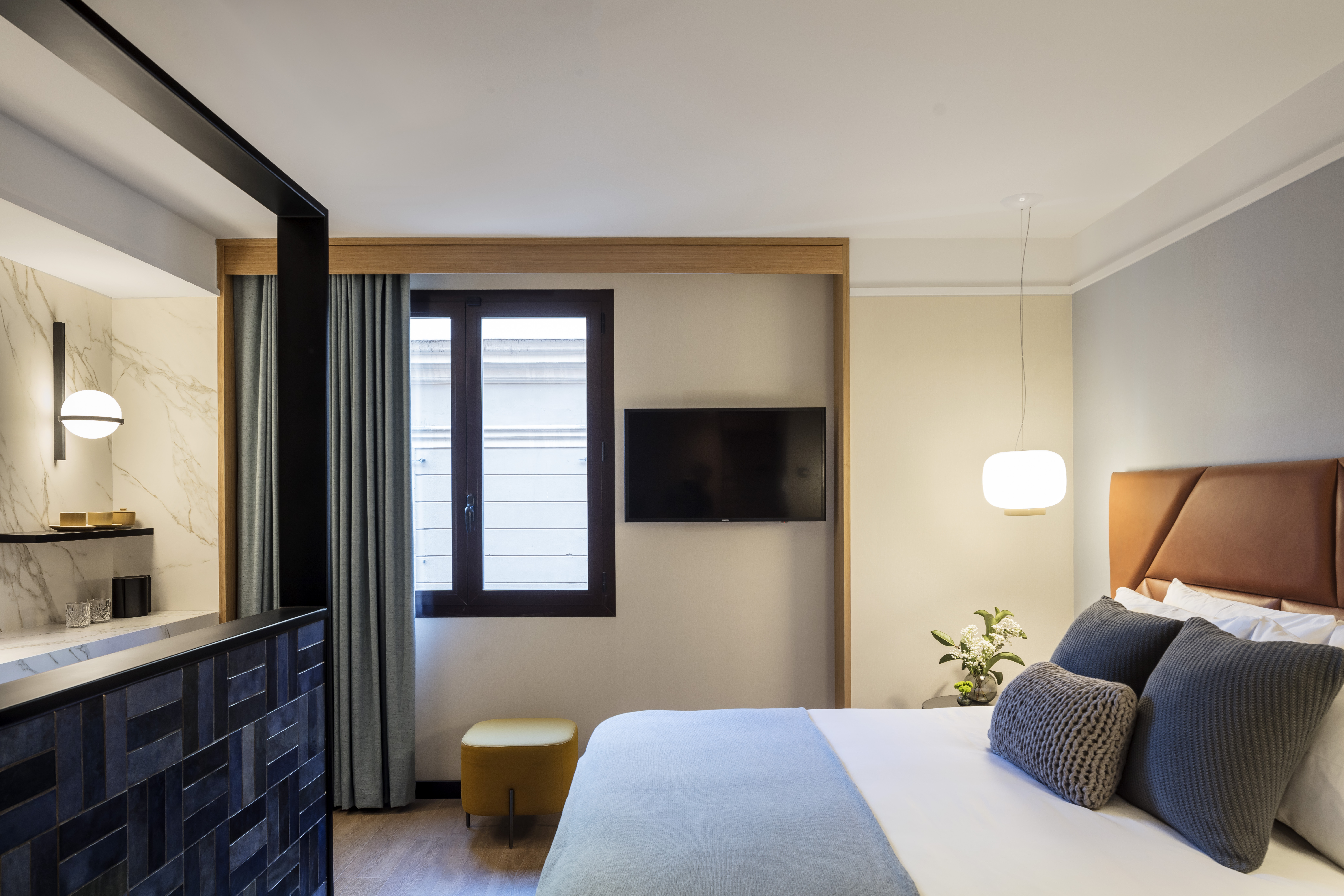 Deluxe, King Bed