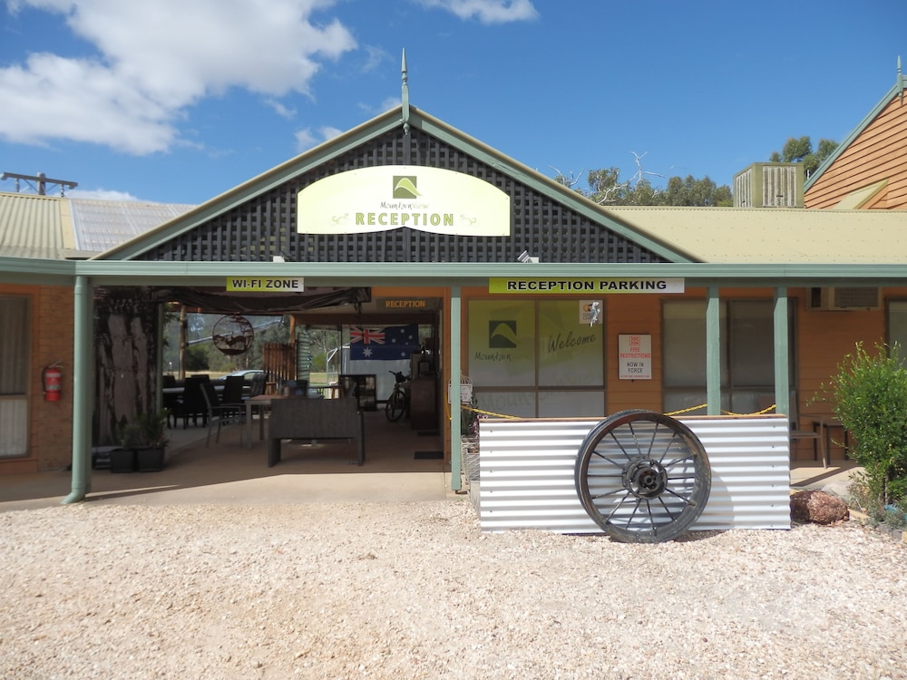 Mountain View Motor Inn & Lodges 4/36