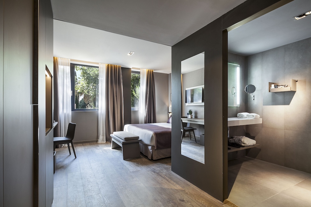 Hotel Upper Diagonal 44/45