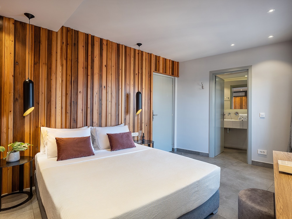 Elia Bettolo Hotel 11/69
