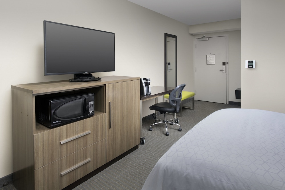 Holiday Inn Express Suites Annapolis 17/49