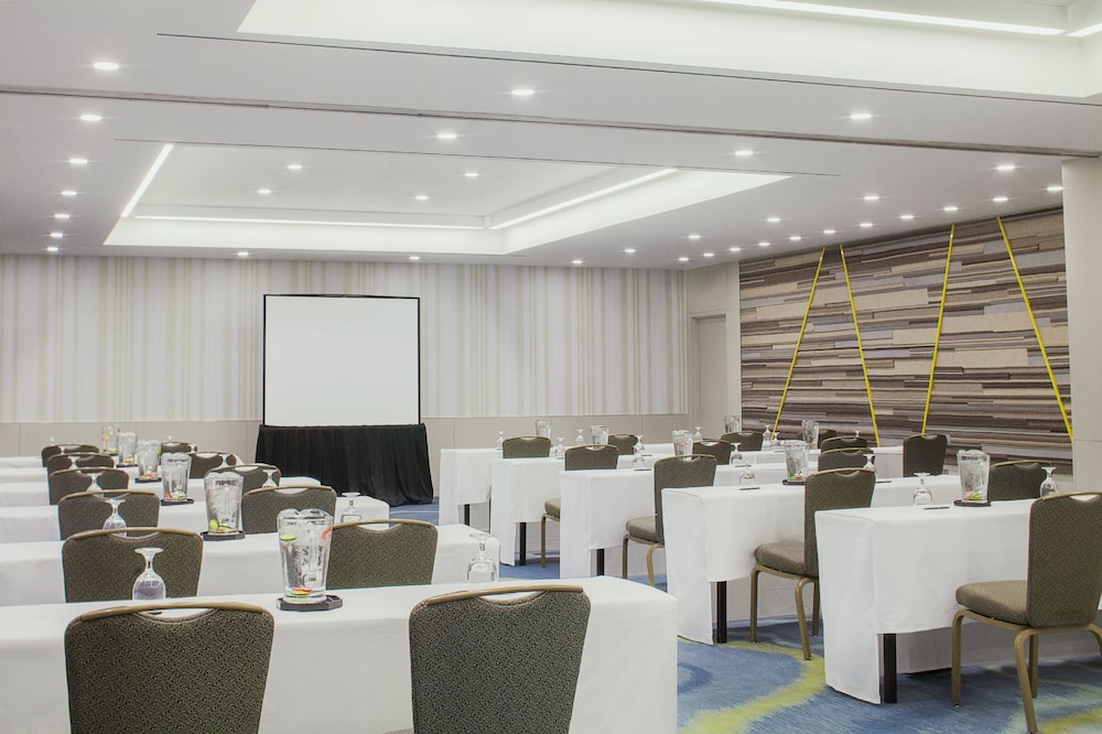 Hyatt Regency Long Beach 62/75