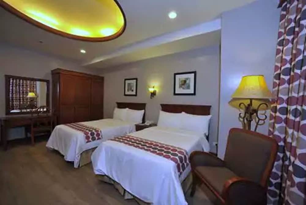 Paragon Hotel And Suites 22/50