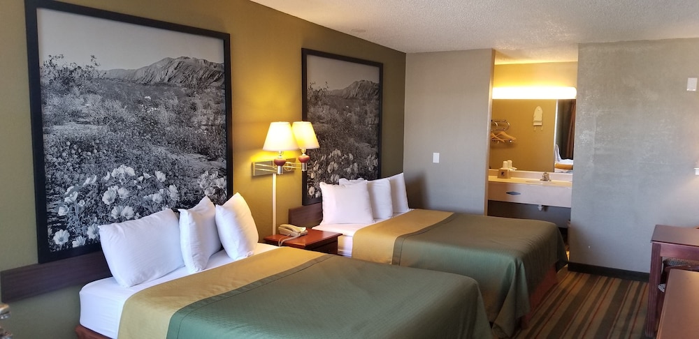 Super 8 By Wyndham Ridgecrest 21/44