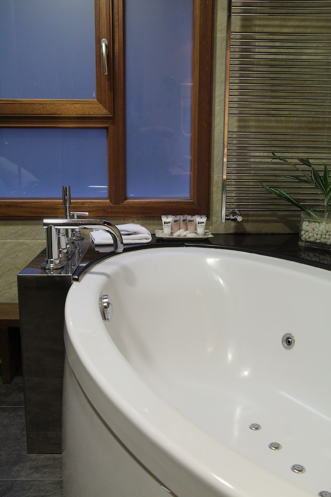 Roc Blanc Hotel & Spa 50/50