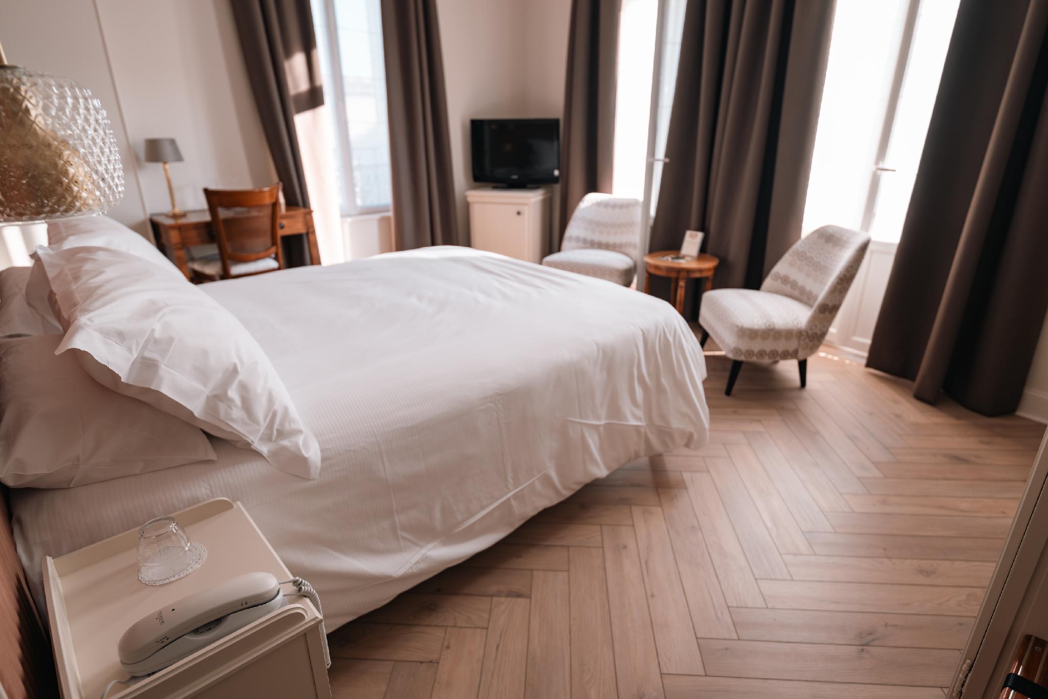 Hotel Castel Jeanson 6/23