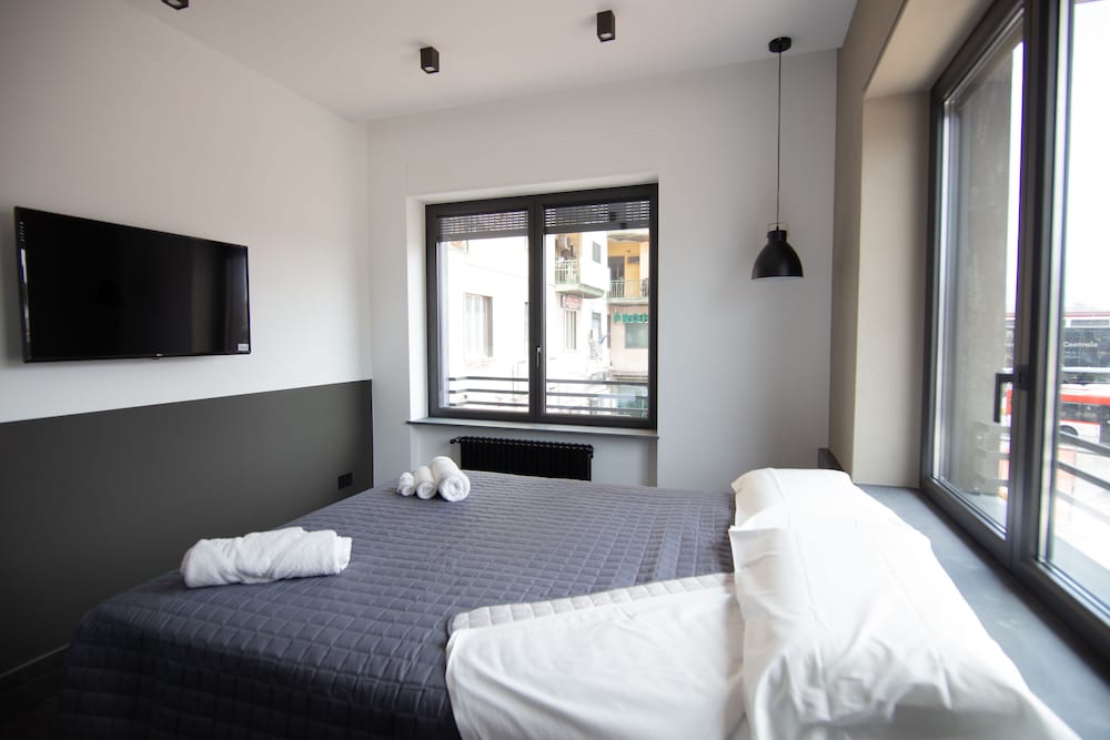 LUXURY, TRIPLE, MULTIPLE BEDS, CITY VIEW