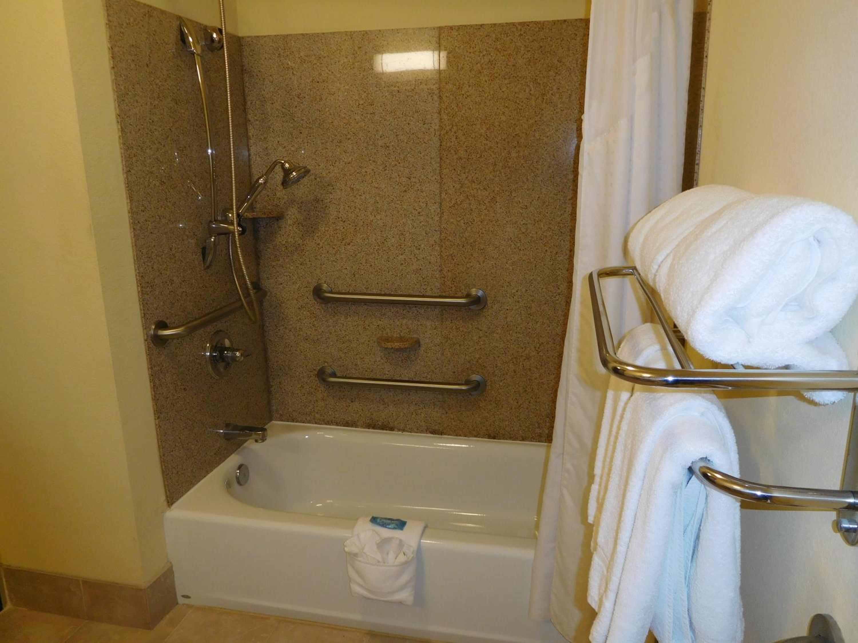 جناح لذوي الإعاقة، Holiday Inn Express Hotel And Suites Ponca City 5/5