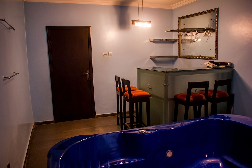 Precinct Comfort Services Ikoyi 18/25
