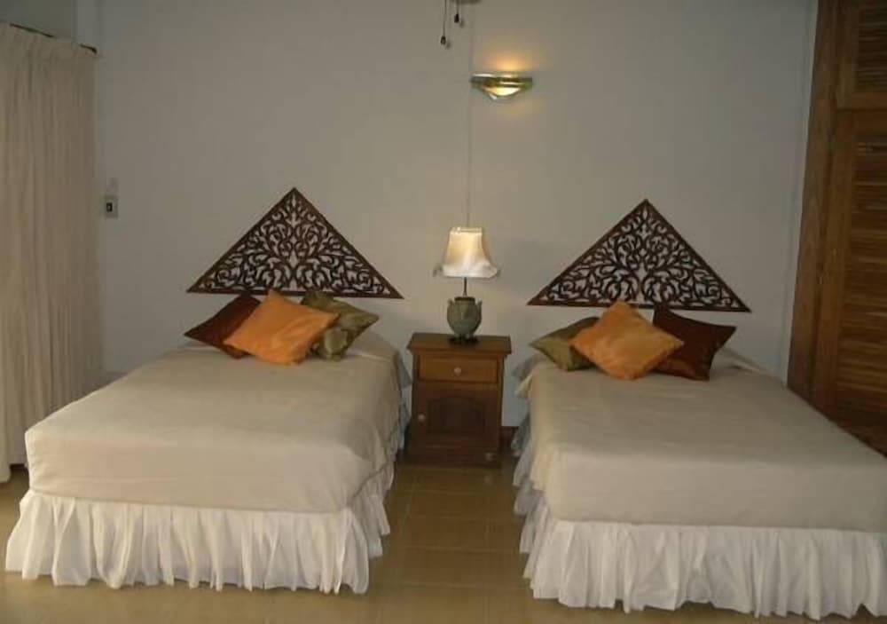Ruen Thai Rim Haad 12/53