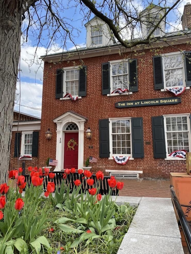 The Inn at Lincoln Square 3/40