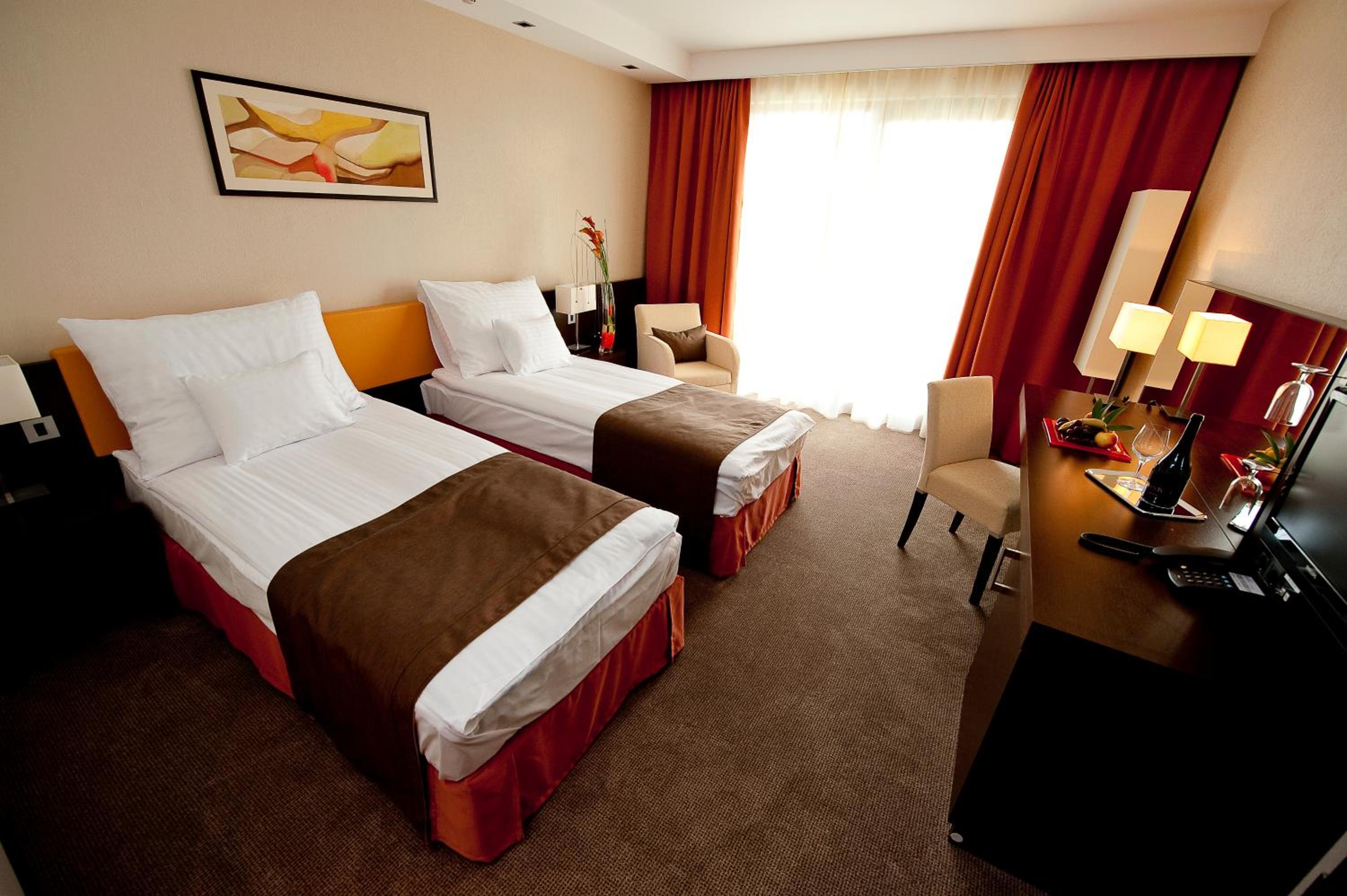 Standard, Twin Beds
