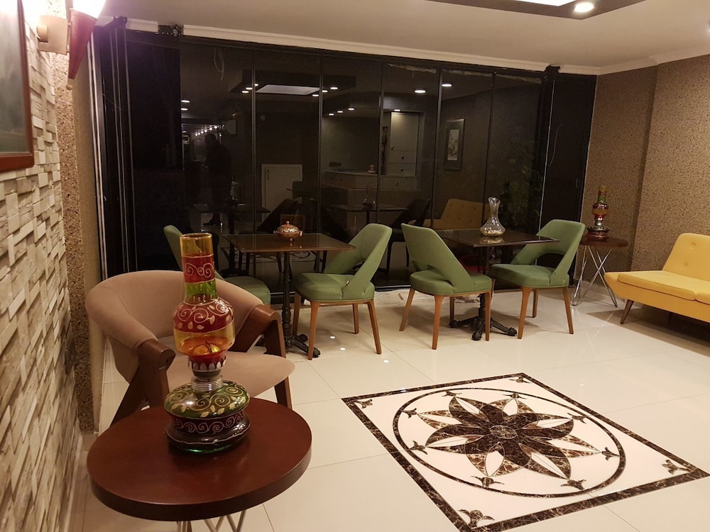 THE CLOCK SUITES 29/44