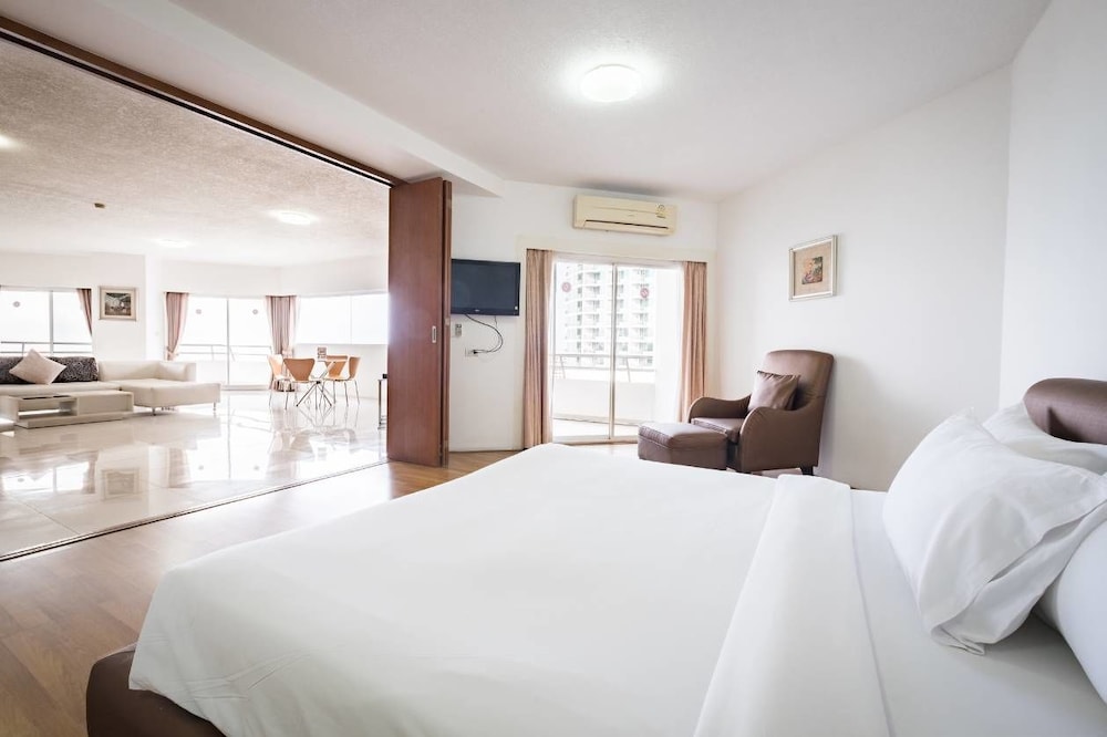 Markland Seaside Pattaya 6/30
