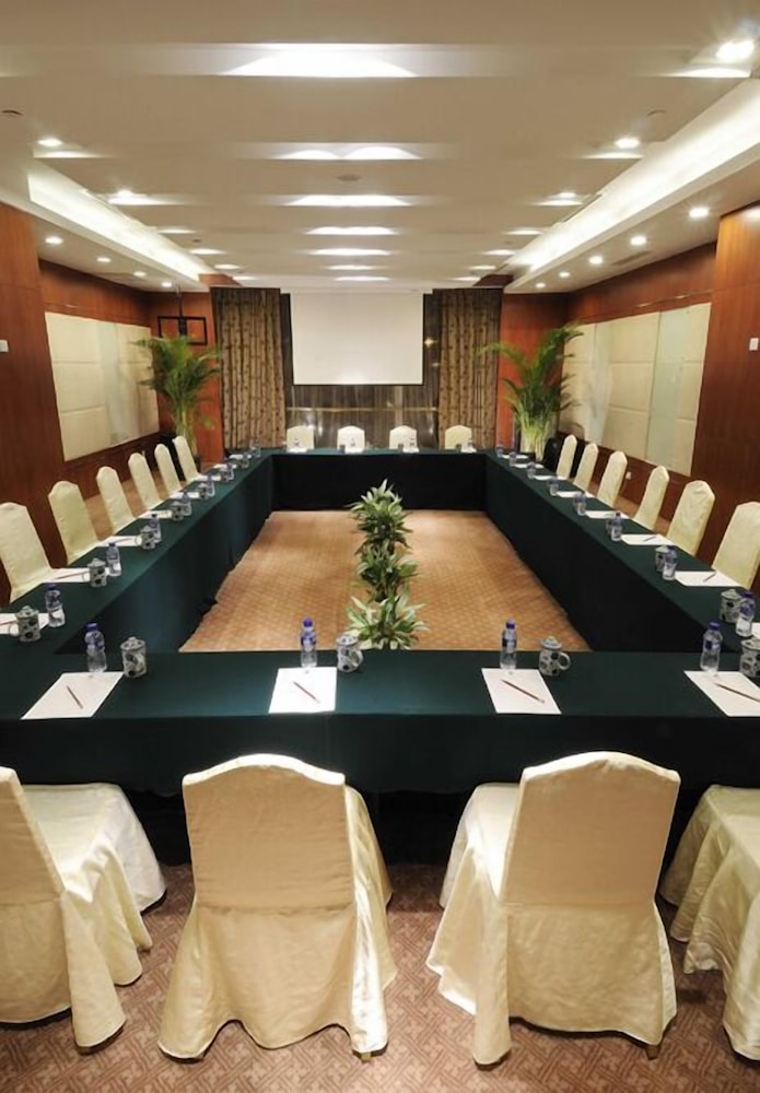 Howard Johnson by Wyndham Leonora Plaza Shanghai 37/48
