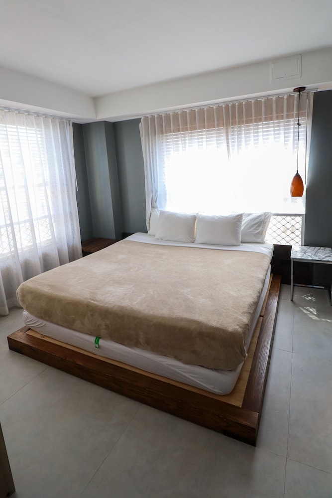 The Mercury All-Suites Hotel 5/33