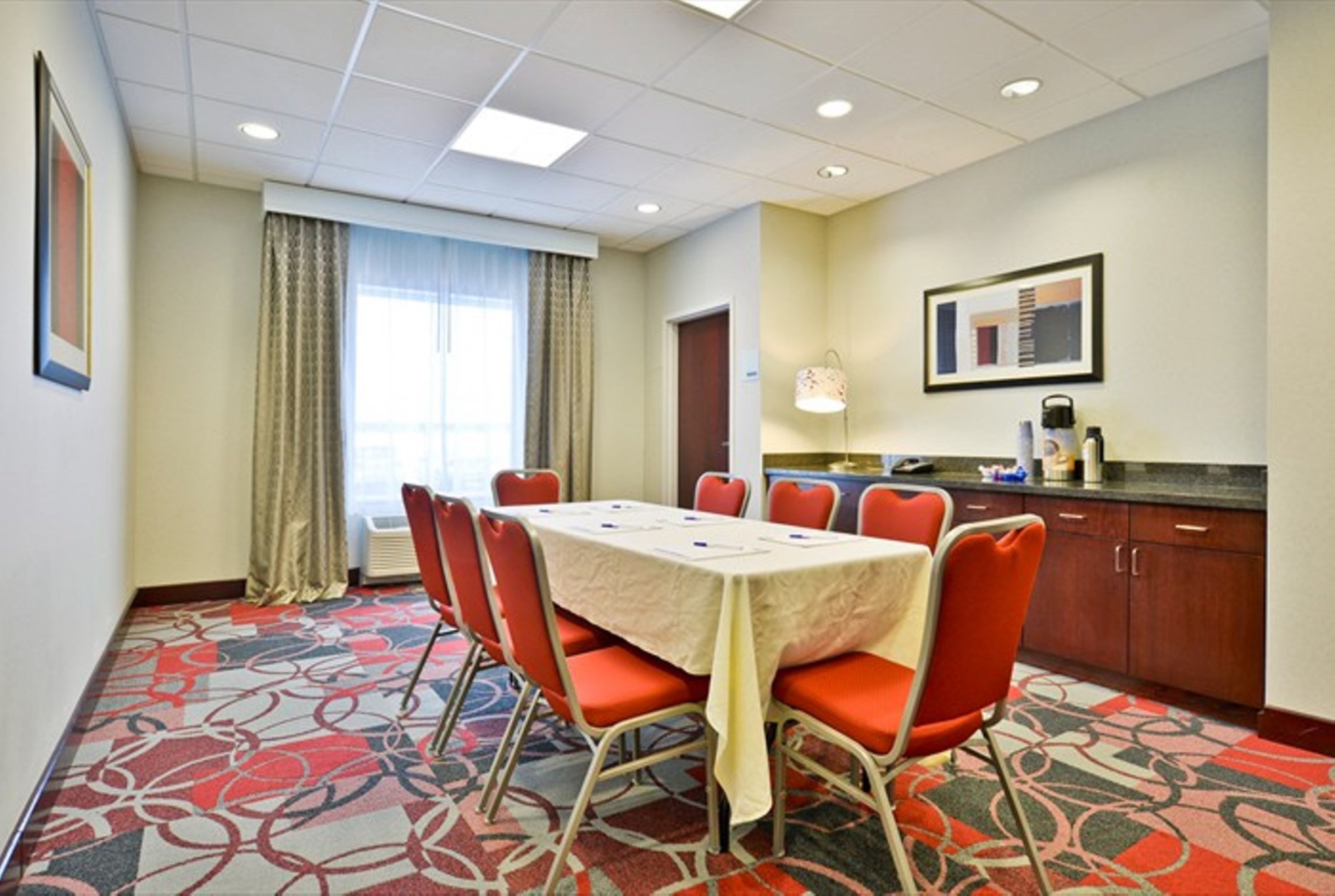 Holiday Inn Express Hotel Amp Suites Utica 55/58