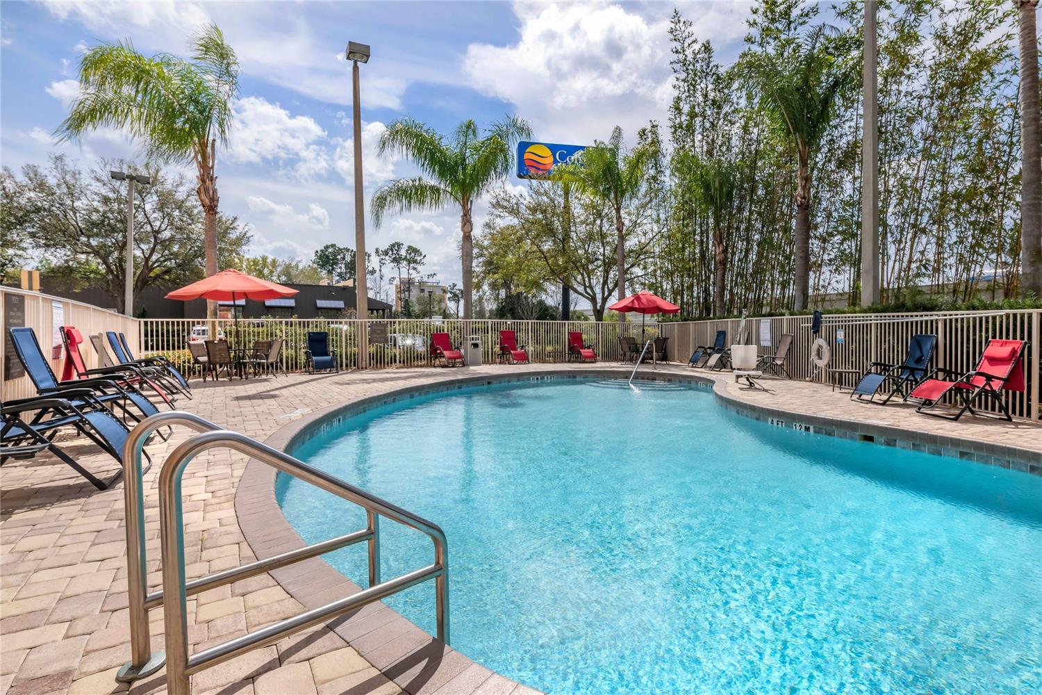 Comfort Inn & Suites Orlando North 25/25