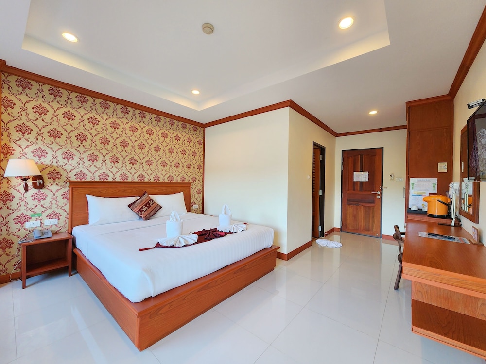 Phaithong Sotel Resort 11/50