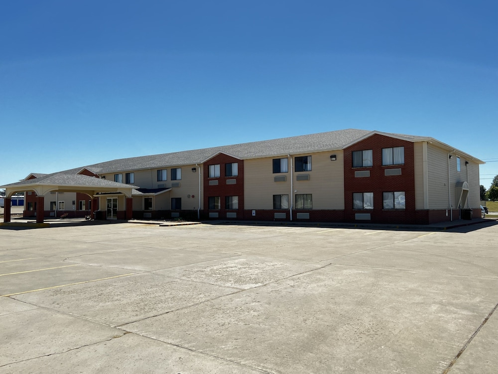 Designer Inn & Suites 1/69