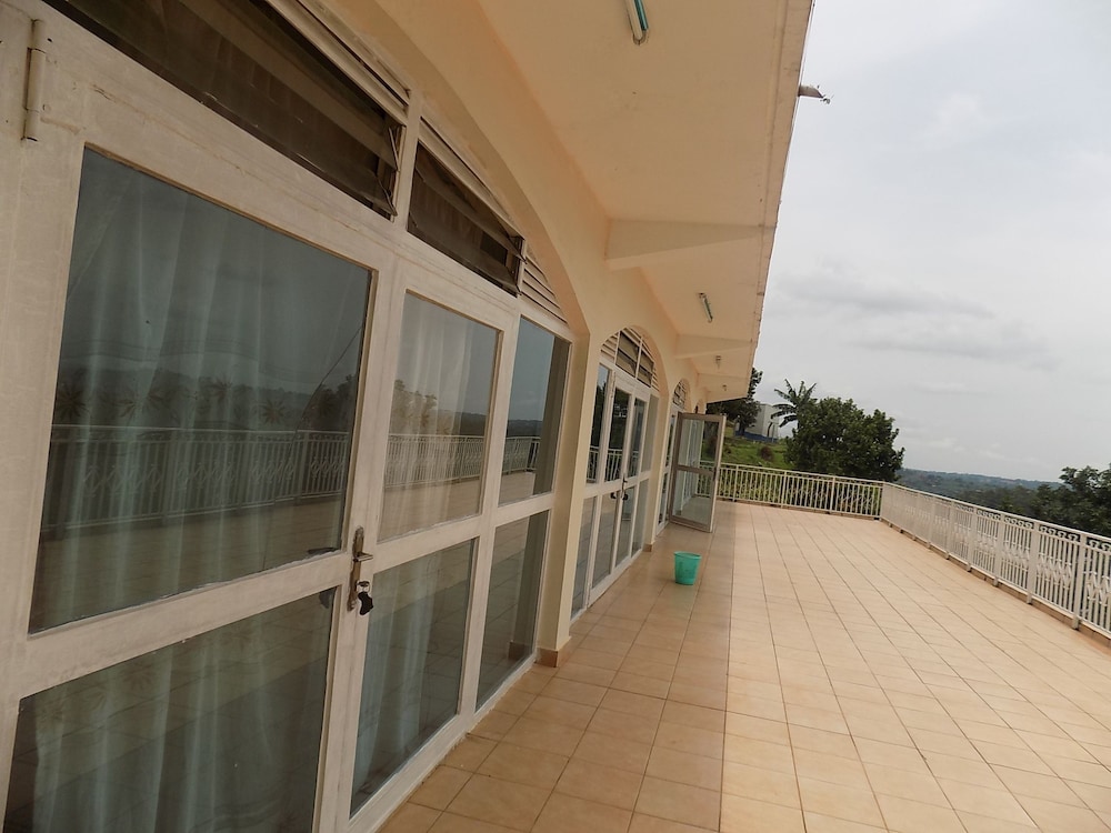 Sunrise Apartments Hotel 5/50