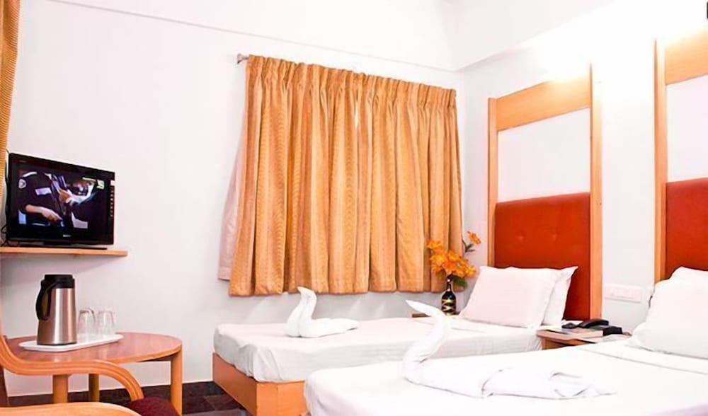 HOTEL RAJADHANE 11/53