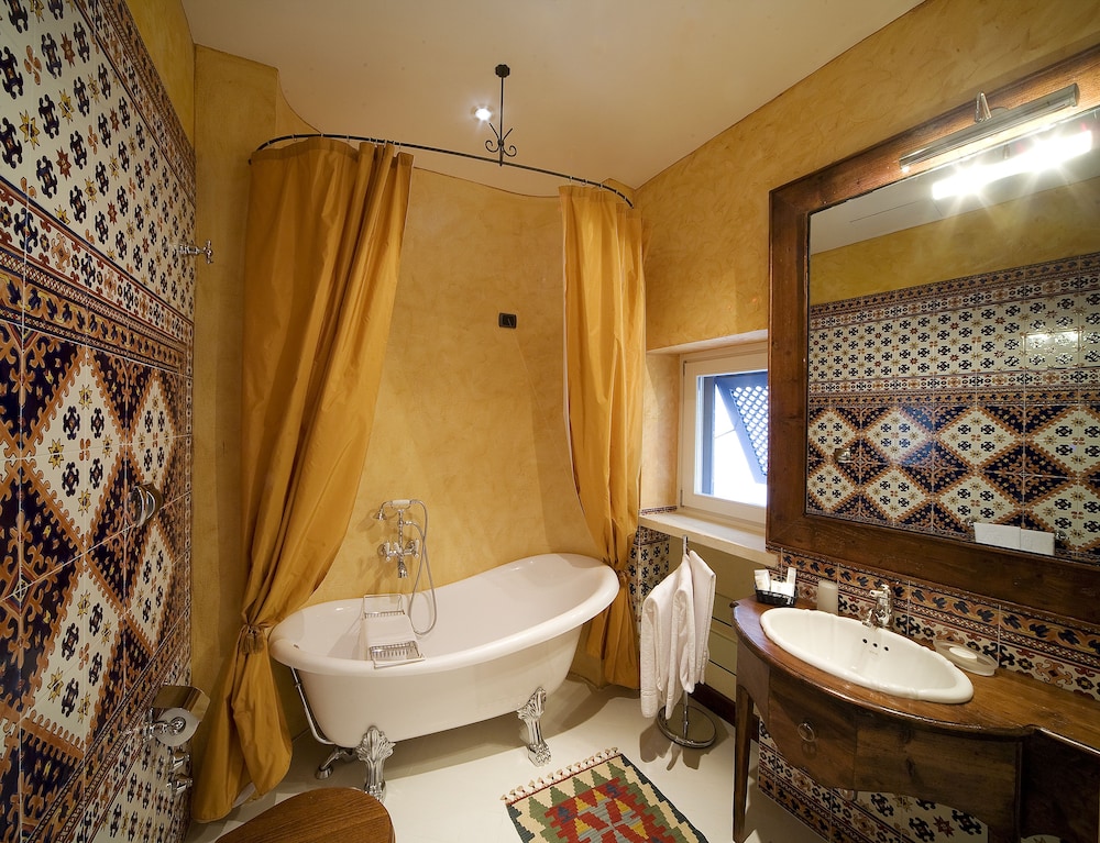 SPA, DELUXE, QUEEN BED