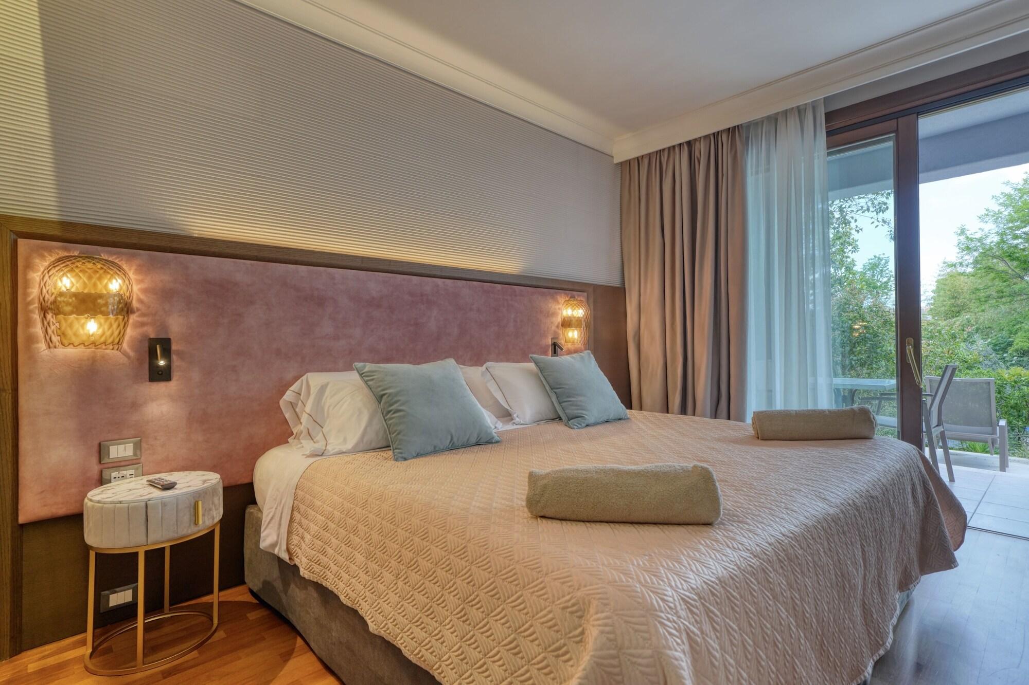 2 Bedrooms, Palace, Premium, Suite, Garden View, Sauna