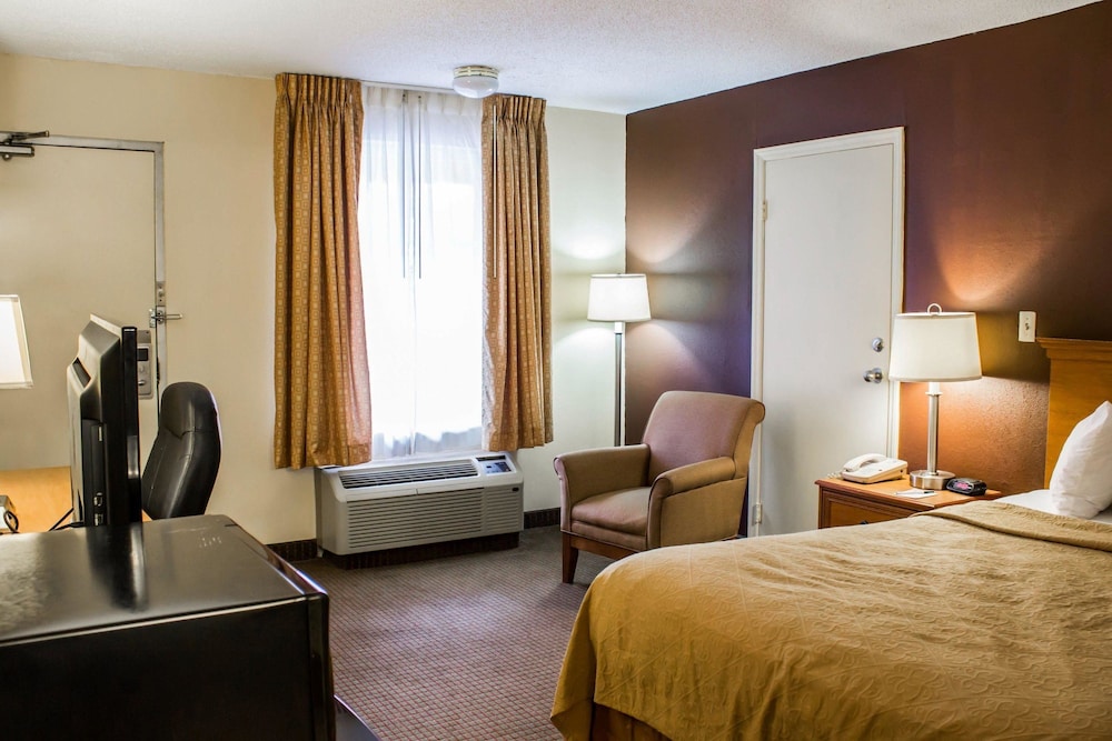 Hotel Dunn, NC 11/36