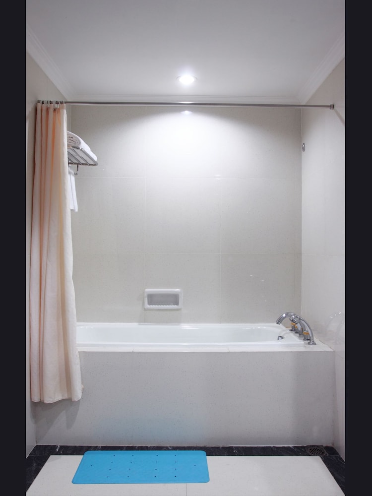 غرفة ديلوكس بسريرين منفصلين، Grand Wahid Hotel Salatiga 4/4