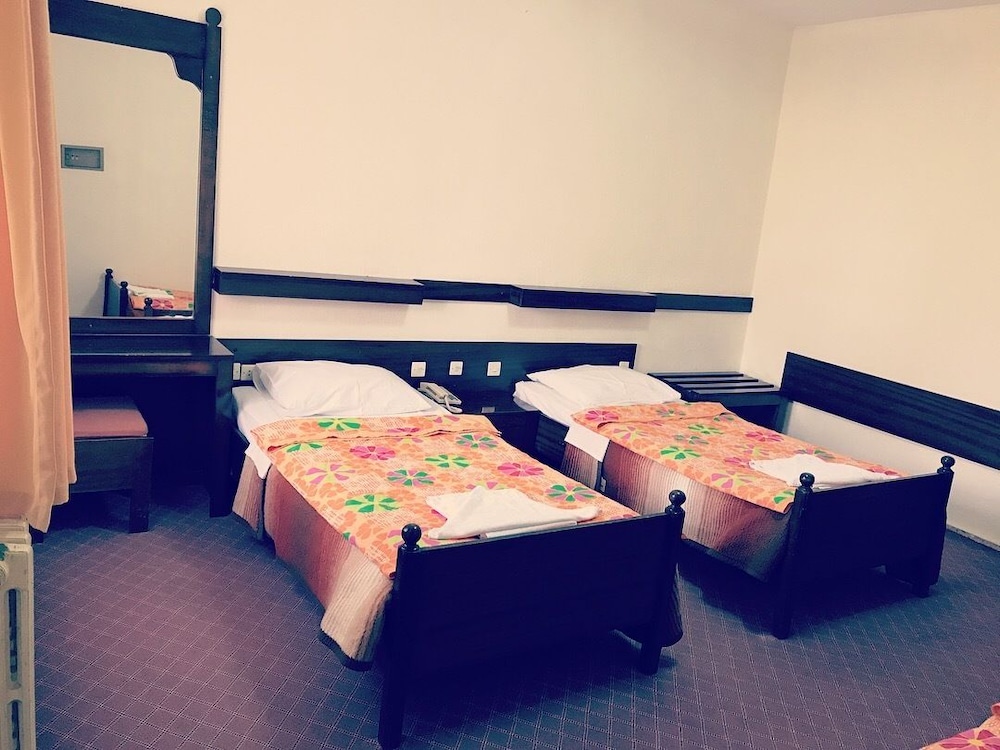Yakut Hotel 8/50