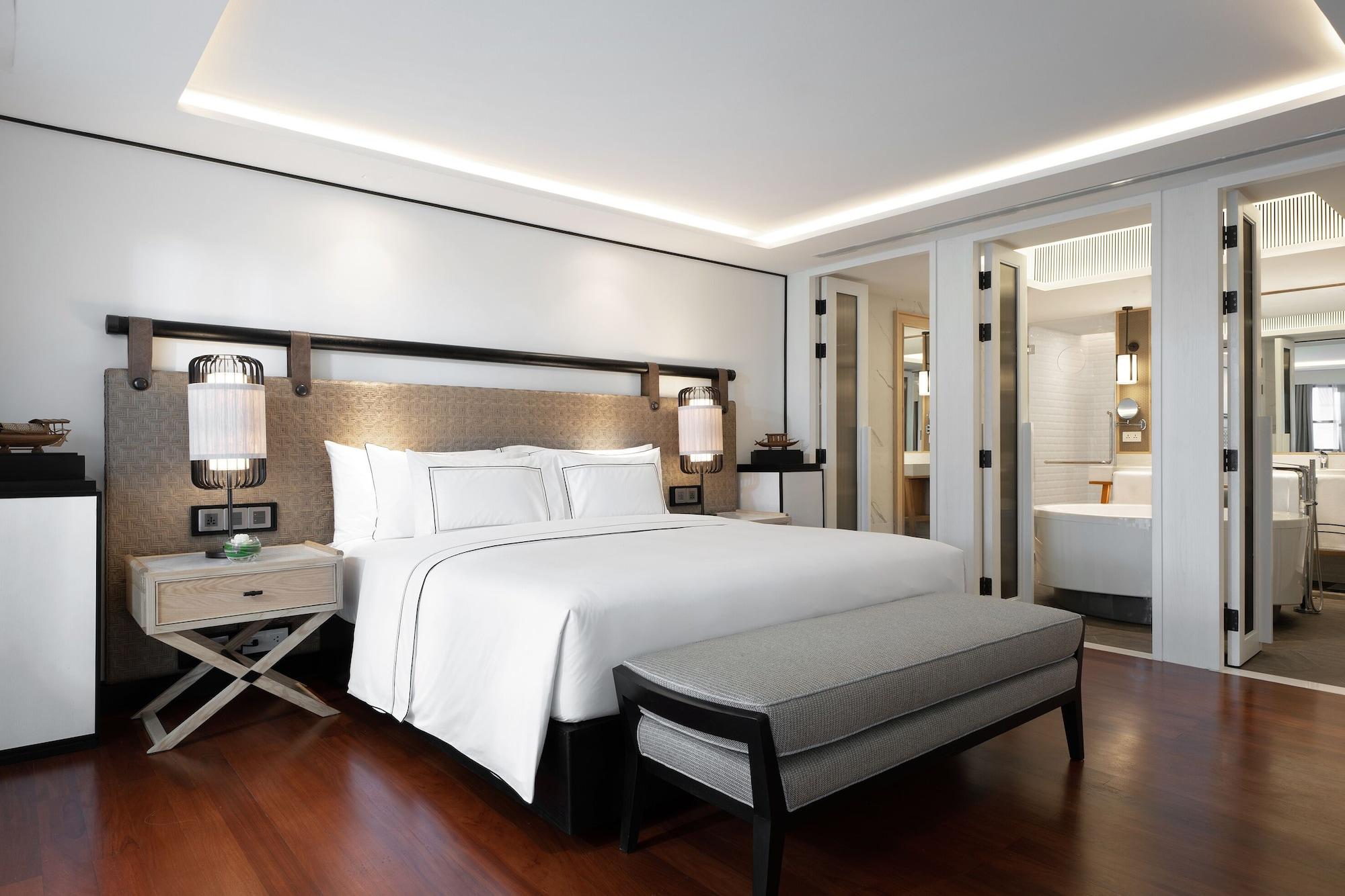 Presidential, the Level, Suite