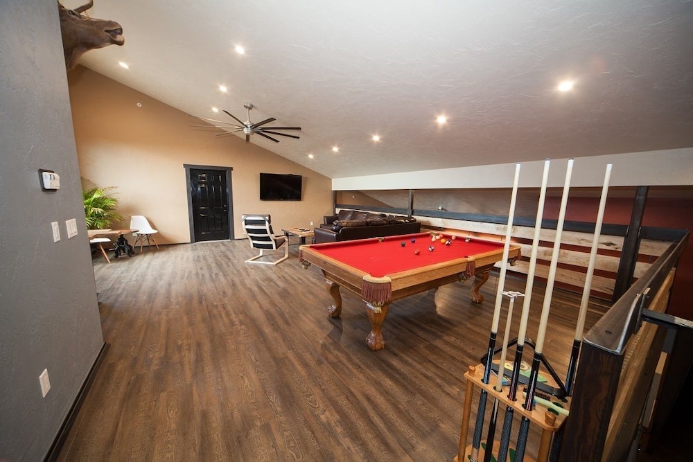 Log Cabin Lodge Suites 43/68