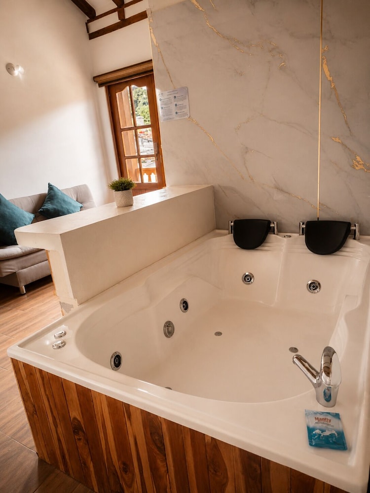 Hotel Boutique Cenit 48/49