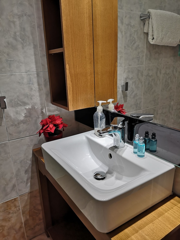 St Elena Boutique Hotel 47/50