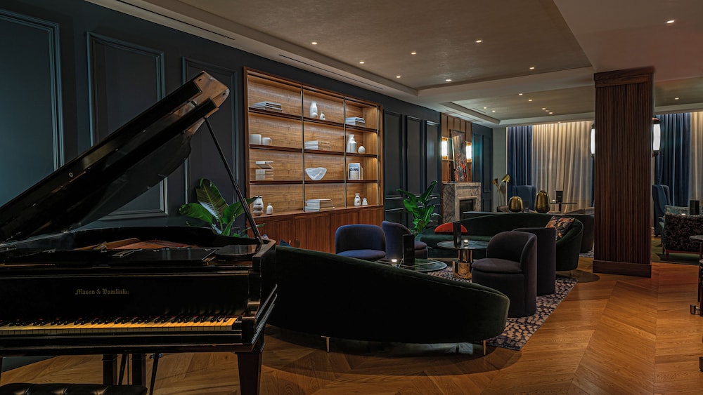 The Wallace Hotel 51/59