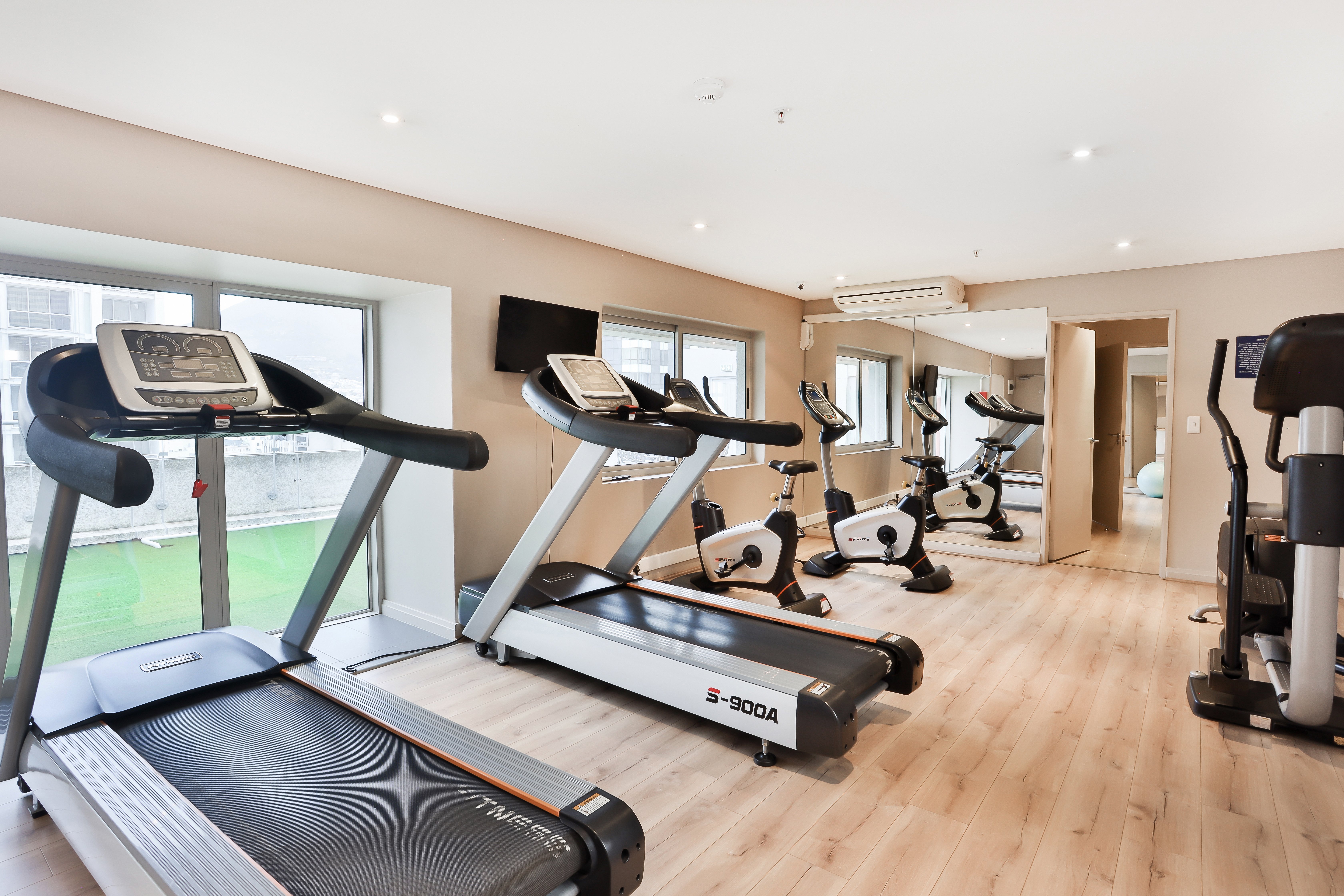 HOLIDAY INN EXPRESS CAPE TOWN CITY CENTRE 17/50
