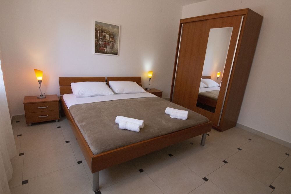 Studios & Rooms Fiesta 5/35