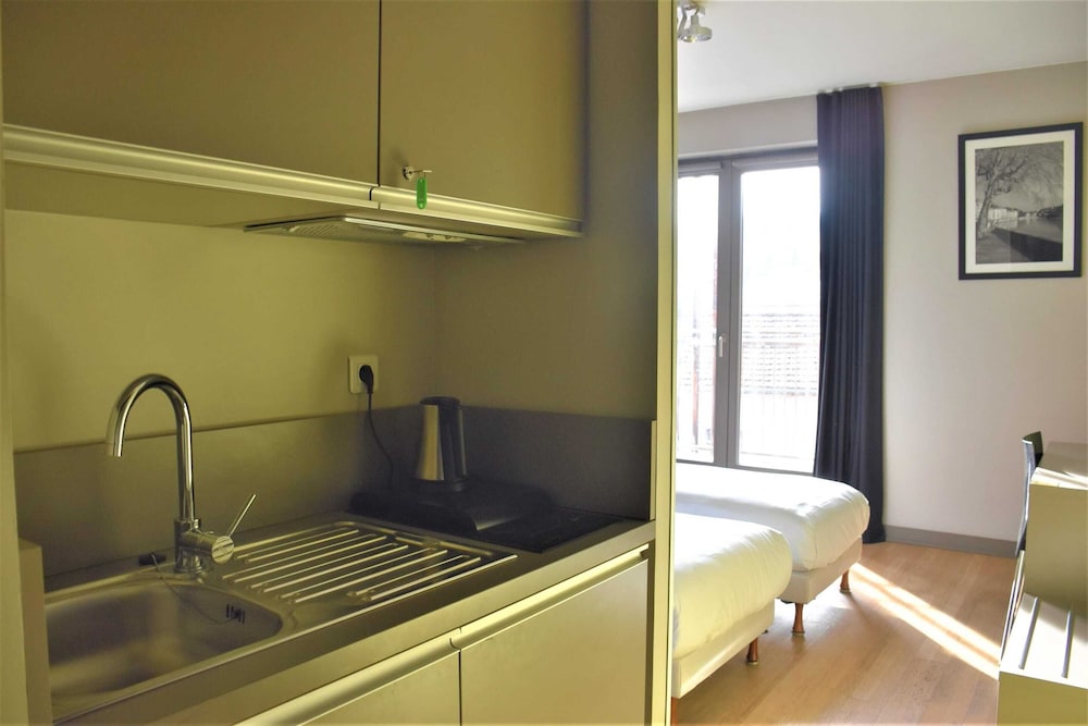 Adonis Lyon Dock Ouest 49/50