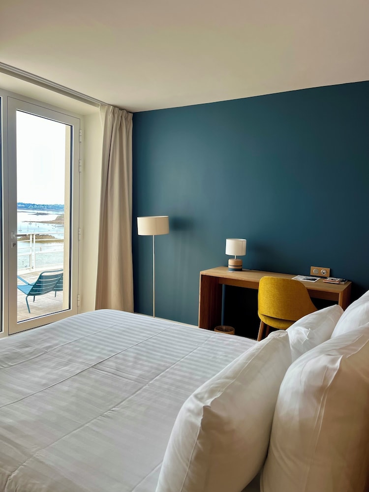 Logis Hotel De Carantec 6/33
