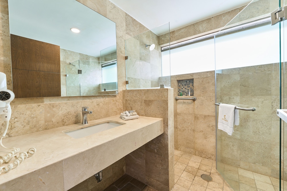 Hotel Estancia Business Class 48/50