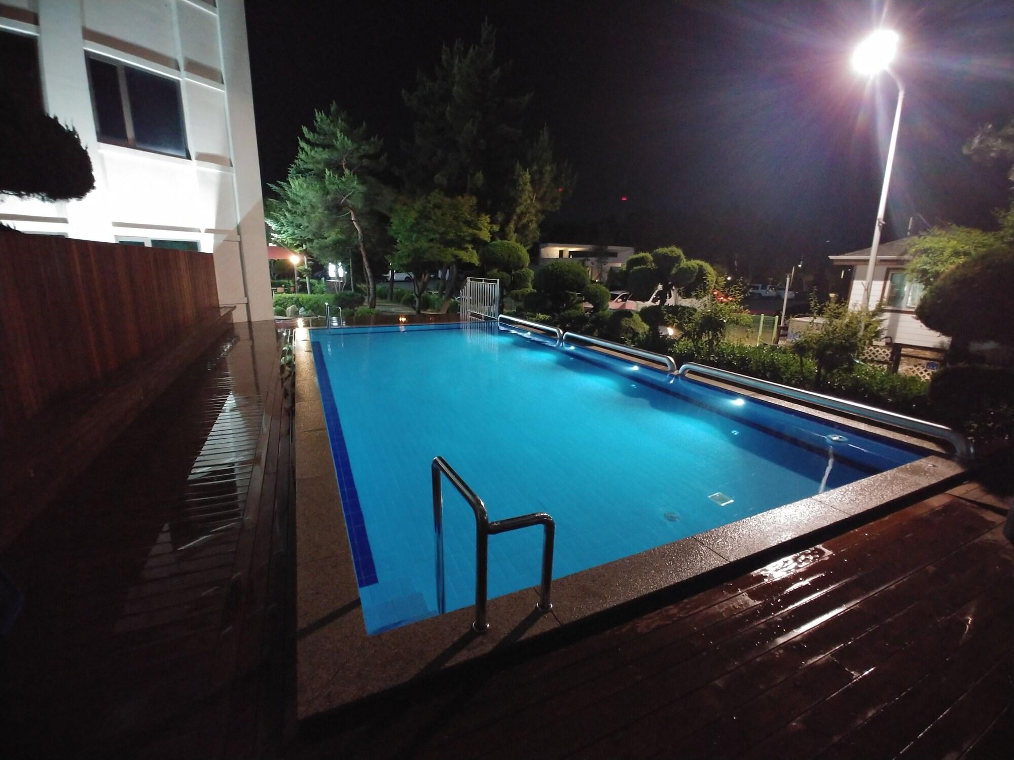 Gyungpo Beach Hotel 68/69