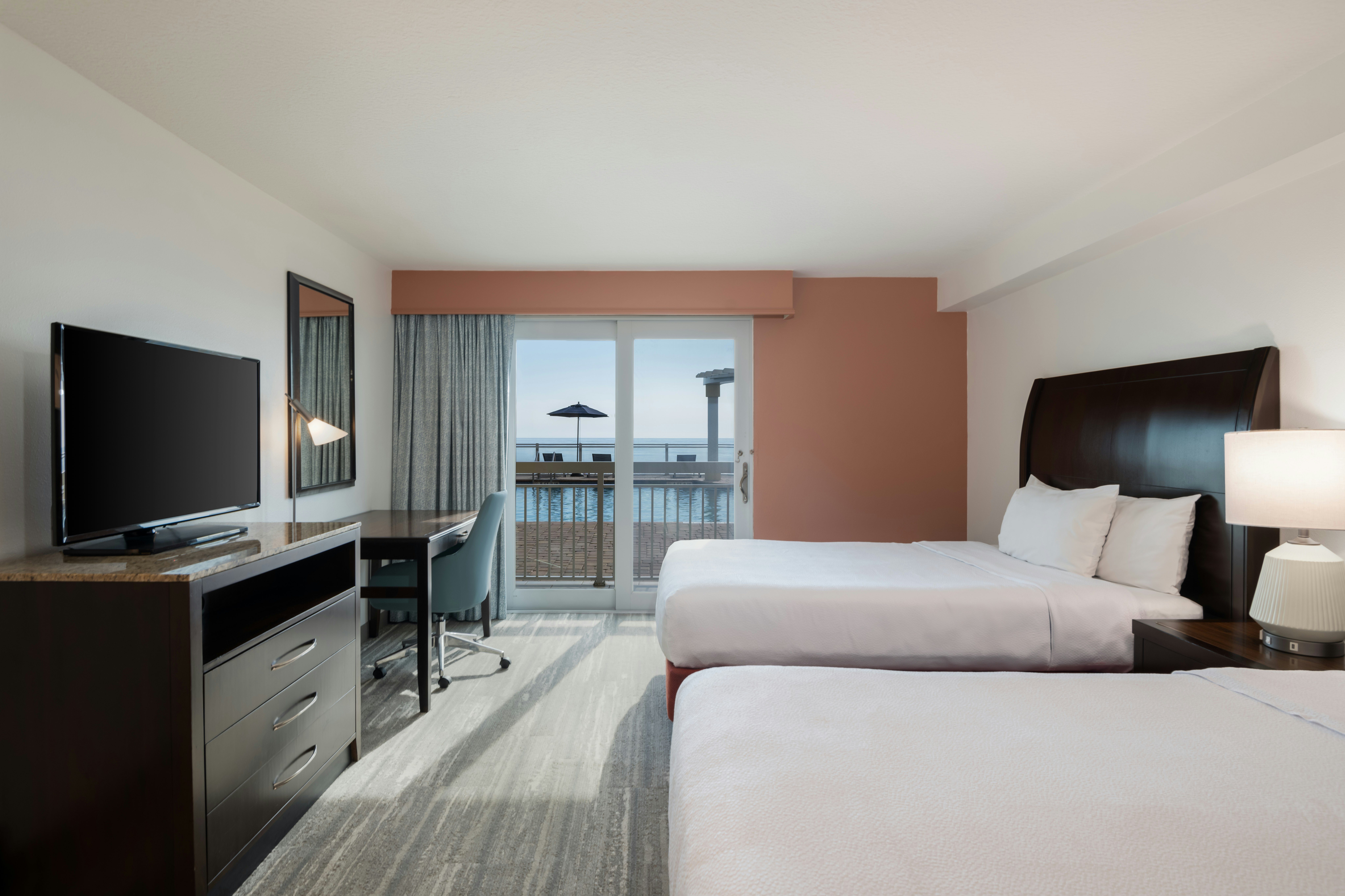 ROOM, 2 QUEEN BEDS, POOL VIEW, ACCESSIBLE