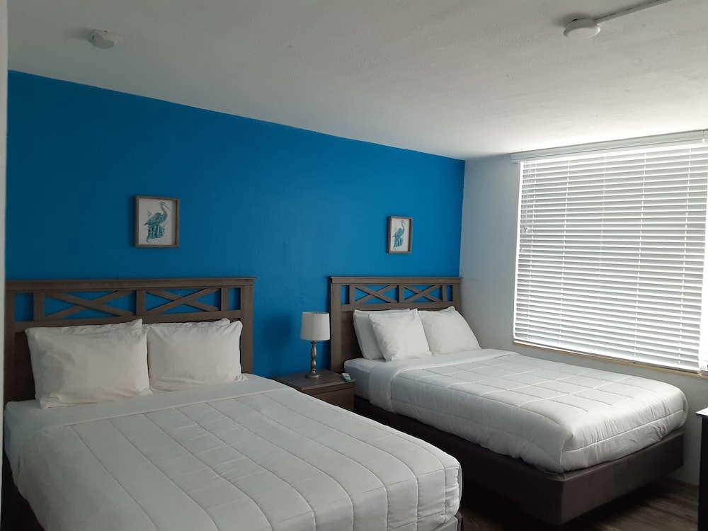 Sandalwood Beach Resort 7/27