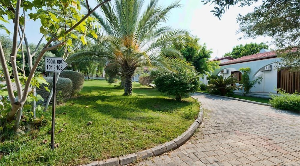 BARE HILL HOLIDAY VILLAGE 38/44