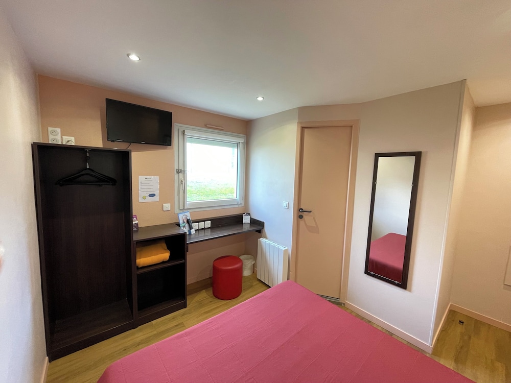 BRIT HOTEL SAINT-QUENTIN 24/53