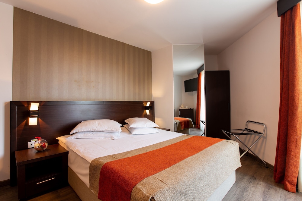 Hotel Duke Armeneasca 18/65
