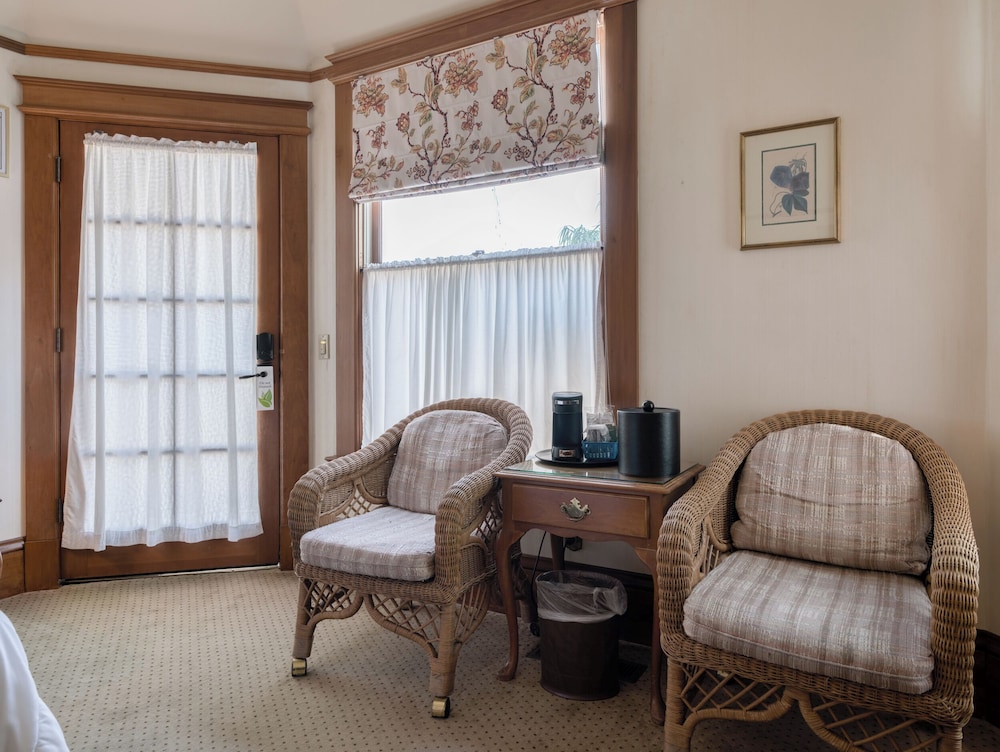 Pacific Grove Inn 65/79